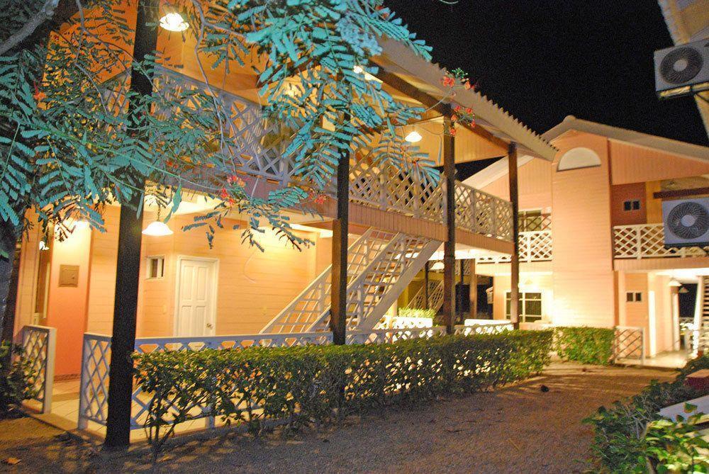 Hotel Vistamar Beachfront Resort & Conference Center Pochomil Buitenkant foto
