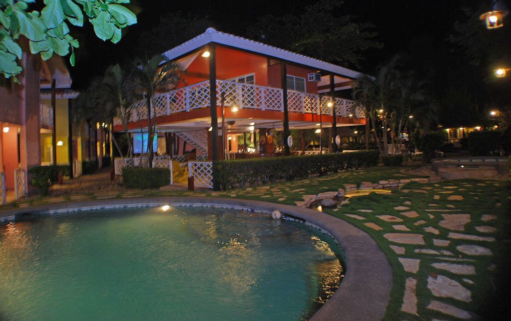 Hotel Vistamar Beachfront Resort & Conference Center Pochomil Buitenkant foto